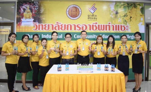 วก.ท่าแซะ ไอเดียเจ๋ง ผลิตสบู่เหลวล้างมือจากน้ำมะพร้าวกะทิ ป้องกัน โควิด-19