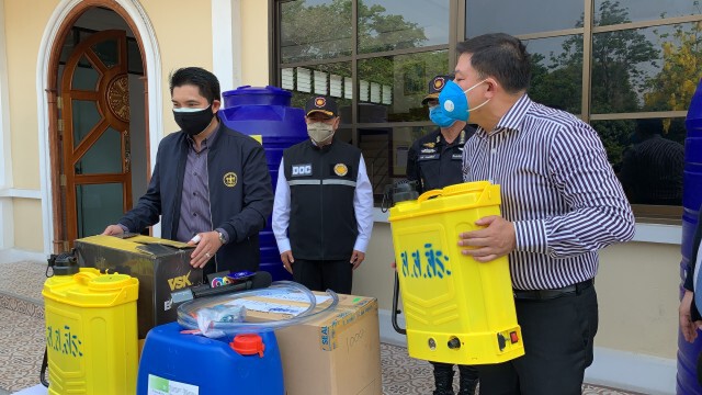 "สิระ" มอบเครื่องฉีดพ่นยาฆ่าเชื้อให้เรือนจำ ย้ำ!! หักเงินเดือนนักการเมืองอยู่ที่จิตสำนึก
