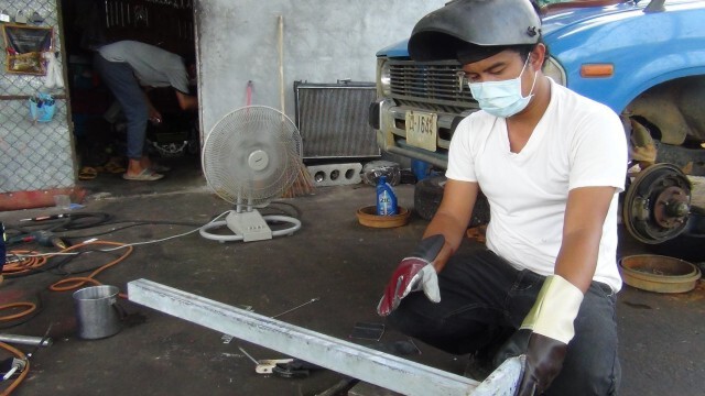 ชื่นชม! หนุ่มอาสากู้ภัย ประดิษฐ์ "เครื่องบีบเจล" แจกฟรี