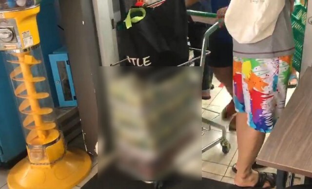 เปิดภาพคนเเห่! ต่อแถวซื้อยาวเหยียด หน้าร้านจำหน่ายสุรา