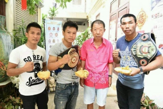 "เจ้าขาว"  อดีตแชมป์ WBA - Asia ขายไข่ช่วงโควิด