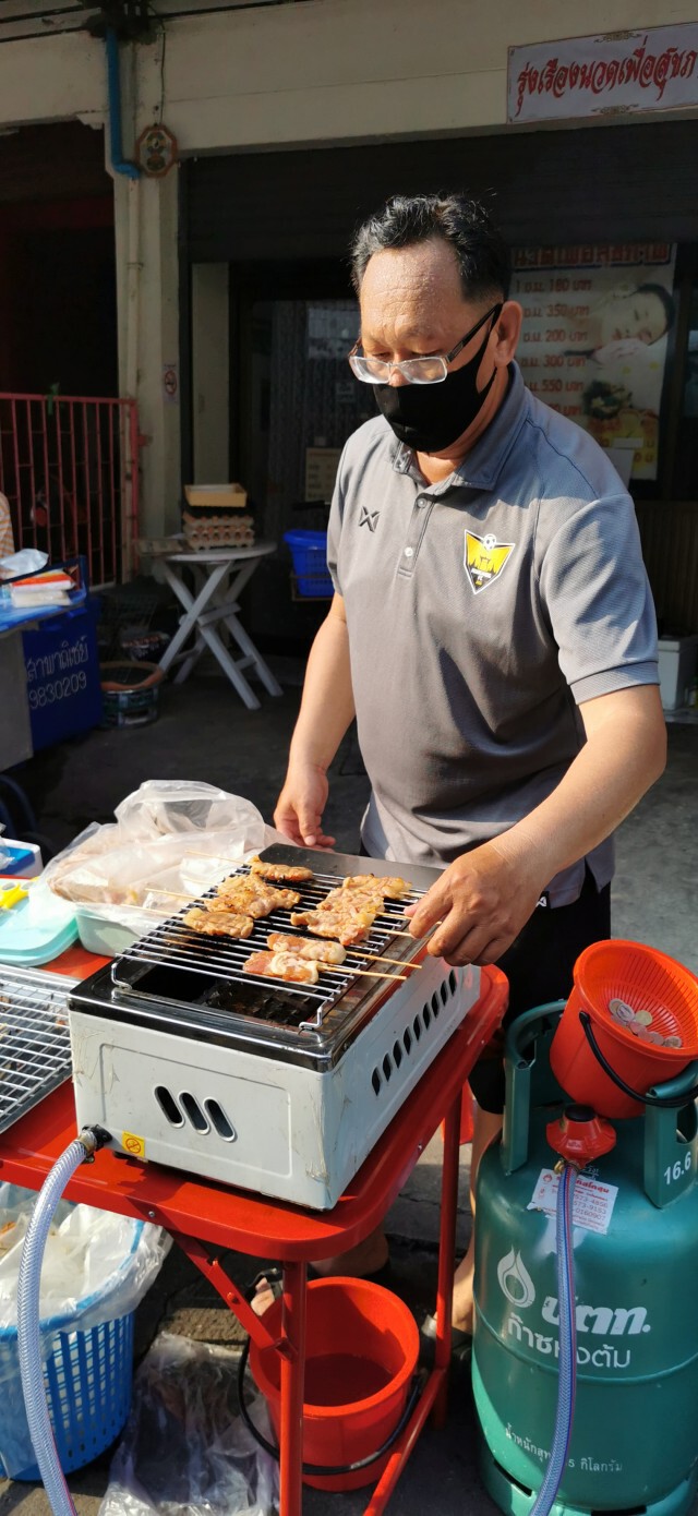 เปิดใจ! ปธ.สโมสรเมืองกรุง เอฟซี หลังผันตัว! ขาย"หมูปิ้ง"