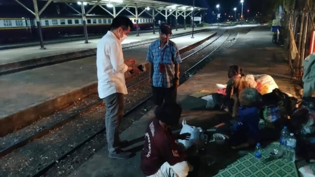 "พรรคก้าวไกล" แจกถุงน้ำใจช่วยชาวพิษณุโลกลดผลกระทบโควิด-19