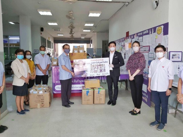 "ยิ่งลักษณ์"ส่งหน้ากาก-ชุด PPE ให้ 2 รพ.สู้โควิด