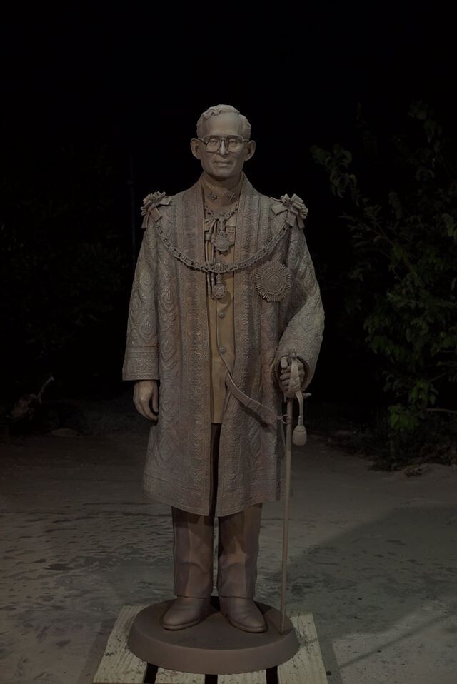 งานปั้นสุดประทับในดวงใจ อ. สันติ พิเชฐชัยกุล พระบรมรูปเสมือนรัชกาลที่๙