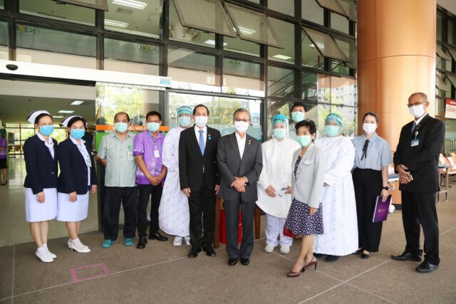 "ชวน" มอบหน้ากากอนามัย 1,000 ชิ้น ให้สถาบันบำราศนราดูร
