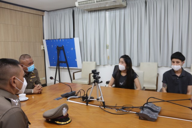 สองสาวขอโทษสังคมหลังโพสต์อวดเงิน 5,000 แต่ติดหรู จนถูกด่าเละ
