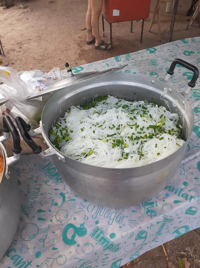 พ่อค้าไส้กรอกพัทยา หนีโควิดกลับบ้านขายหมี่กระทิ ประทัง 6 ชีวิต