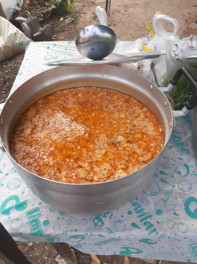 พ่อค้าไส้กรอกพัทยา หนีโควิดกลับบ้านขายหมี่กระทิ ประทัง 6 ชีวิต