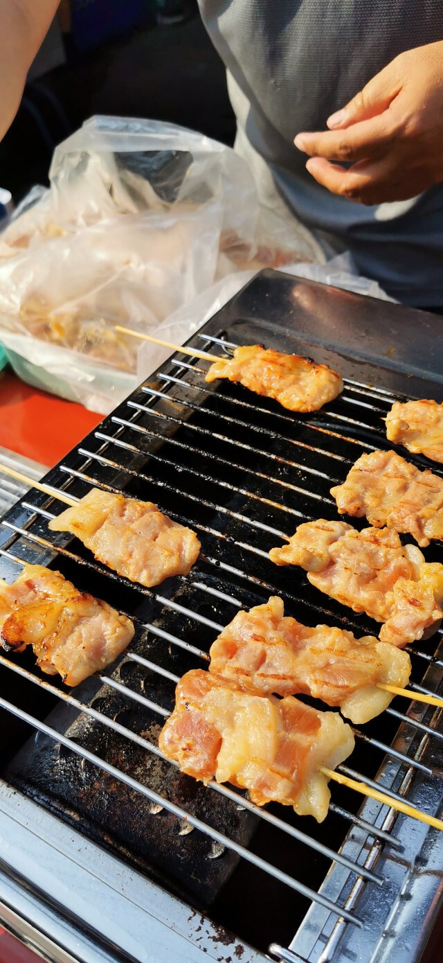 เปิดใจ! ปธ.สโมสรเมืองกรุง เอฟซี หลังผันตัว! ขาย"หมูปิ้ง"