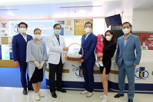 สยบข่าว! "หนุ่ม​-ศรราม"​ จูงมือครอบครัว​ ทำบุญคล้ายวันเกิด​ "น้องวีจิ"​