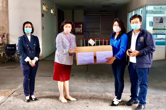 "ยิ่งลักษณ์"ส่งหน้ากาก-ชุด PPE ให้ 2 รพ.สู้โควิด