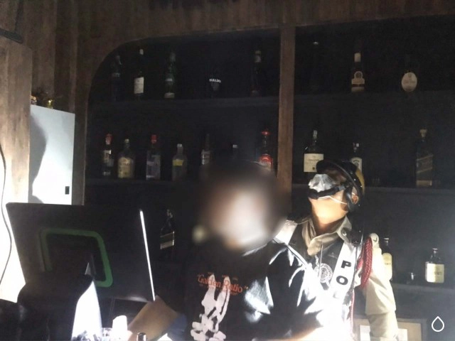 บุกจับ 22 หนุ่มสาวจัดปาร์ตี้อัพยาเมินเคอร์ฟิว