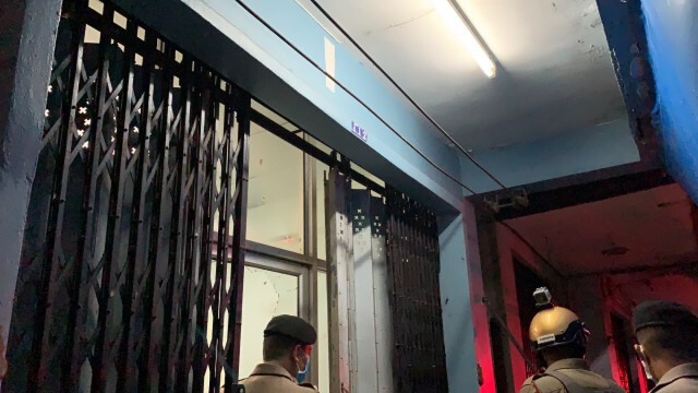 ไม่สนเคอร์ฟิว! ลูกจ้างตลาดสดหาดใหญ่ยกพวกนับสิบไล่ยิงคู่อริ