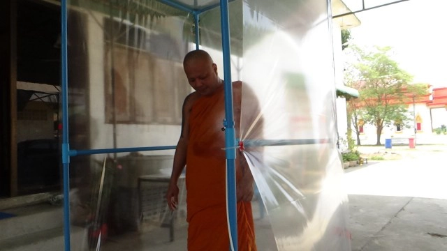 วัดดังแจก "แมสลงยันต์" ทำบุญอุ่นใจไกล "โควิด"