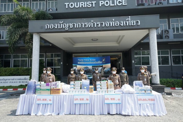 ผบช.ทท.​ มอบอุปกรณ์​ป้องกันโควิด-19 ให้กับผู้ใต้บังคับบัญชา