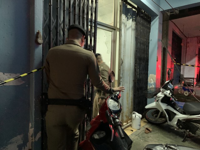 ไม่สนเคอร์ฟิว! ลูกจ้างตลาดสดหาดใหญ่ยกพวกนับสิบไล่ยิงคู่อริ