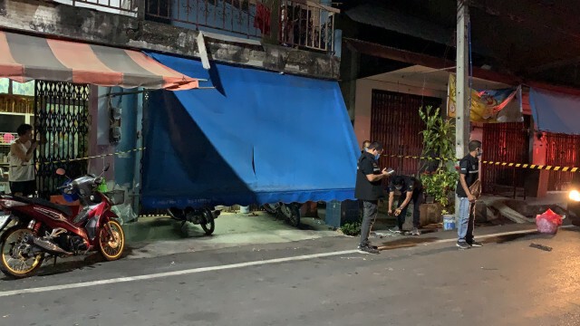 ไม่สนเคอร์ฟิว! ลูกจ้างตลาดสดหาดใหญ่ยกพวกนับสิบไล่ยิงคู่อริ