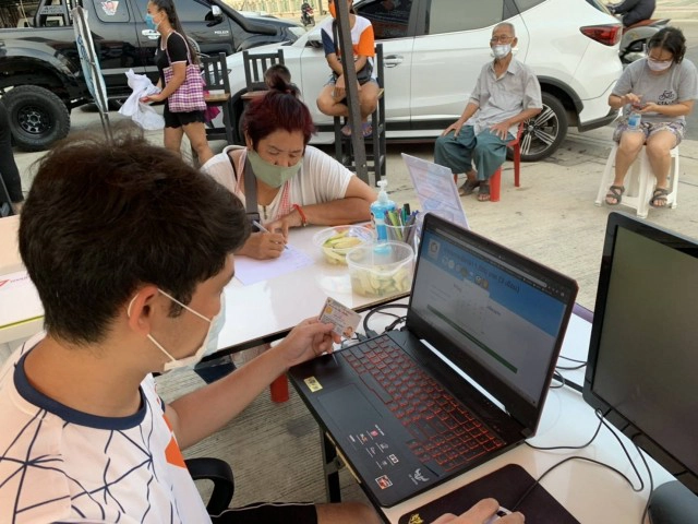 ก้าวไกล เปลี่ยนศูนย์ประสานงานเป็นศูนย์รวมใจ เคียงข้างประชาชน