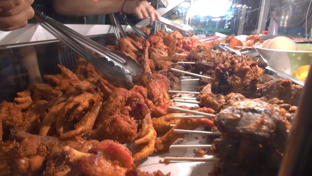 ตลาดกลางคืนสงขลาคึกคัก หลังปิดขายไป 1 สัปดาห์ เปิดขาย 4 โมง - 3 ทุ่ม