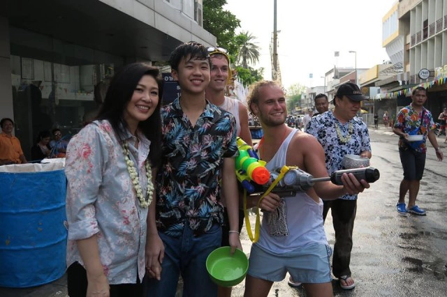 "ยิ่งลักษณ์" อวยพรวันสงกรานต์ ให้กำลังใจคนไทยฝ่าฟันโควิด-19