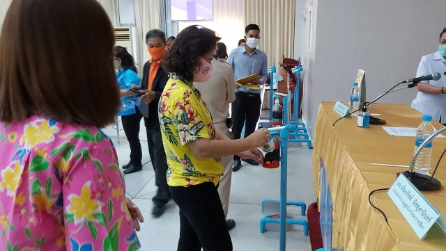 เด็กเทคนิคโคราชสุดเจ๋ง! สร้างที่กด "เจลแอลกอฮอล์" แบบเท้าเหยียบ