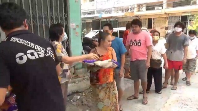 เซียนพระเครื่องชื่อดังแจกข้าวสาร 200 ถุง