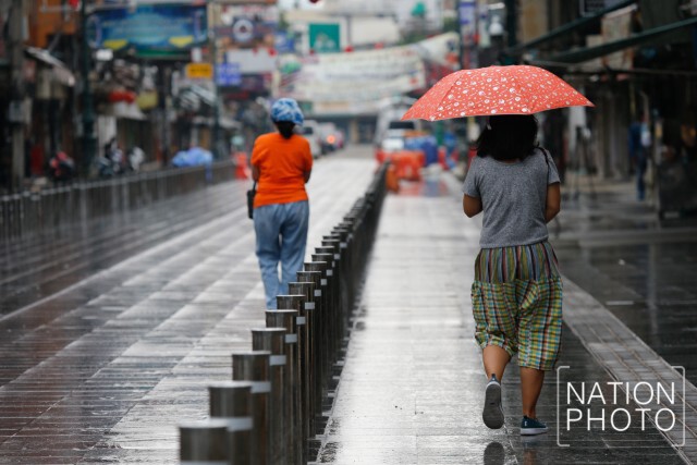 โควิดทำพิษสงกรานต์ งดจัดงาน เจอฝนถล่มแทน