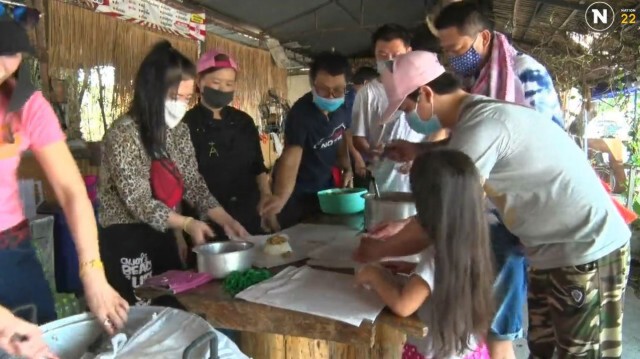 แจกข้าว 400 ห่อ ทำบุญปี๋ใหม่เมือง แทนการเข้าวัด