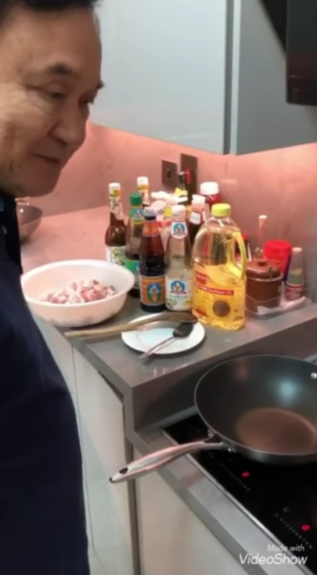 "อุ๊งอิ๊ง" โพสต์ "ทักษิณ" เข้าครัวทำเมนูเด็ดช่วงกักตัวโควิด