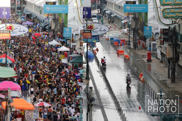 โควิดทำพิษสงกรานต์ งดจัดงาน เจอฝนถล่มแทน