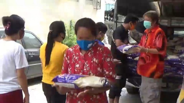 เซียนพระเครื่องชื่อดังแจกข้าวสาร 200 ถุง