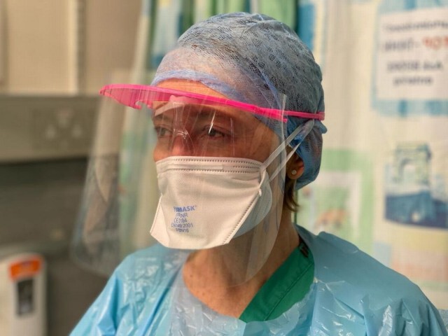 สื่อผู้ดี แฉ! ชุด PPE จีนไม่กันน้ำ-ระบบราชการทำล่าช้า