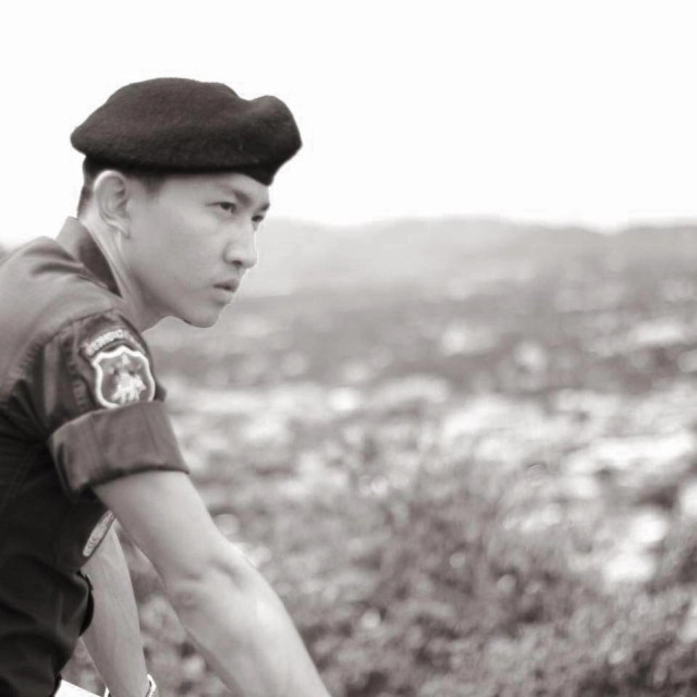 เปิดประวัติ "ผู้กองเบนซ์" อดีต ตชด.แดนใต้ ก่อนเกิดกระแสบนทวิตเตอร์