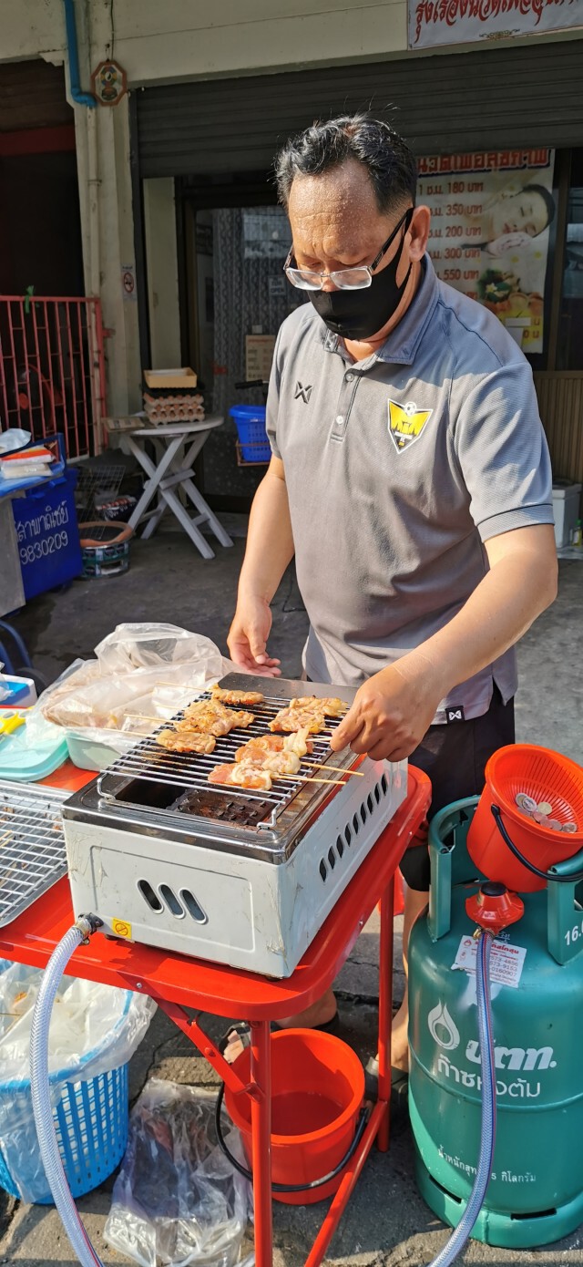 ข้าวเหนียว หมูปิ้ง และ เมืองกรุง เอฟซี...ฝันที่ไม่เคยหยุด