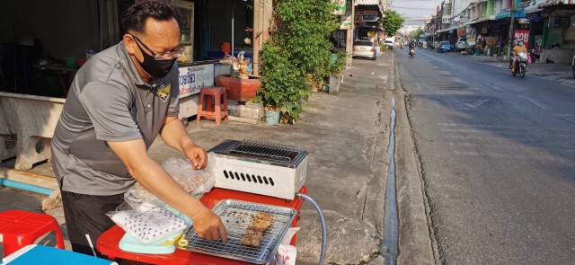 ข้าวเหนียว หมูปิ้ง และ เมืองกรุง เอฟซี...ฝันที่ไม่เคยหยุด