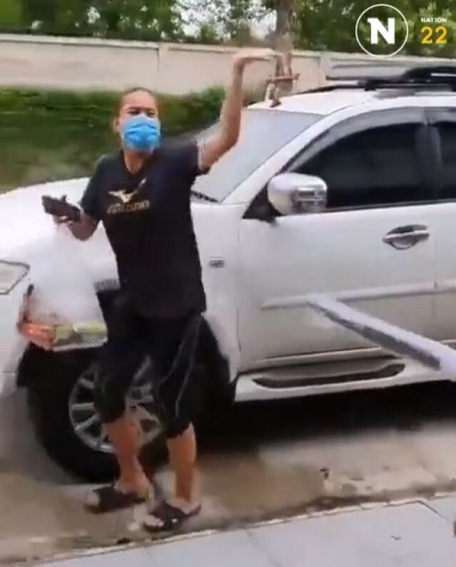 ชมคลิป "ซาร่า-หน่อง-กัปตันกิ๊ฟ" ส่งเสบียงกันในภาวะโควิด19