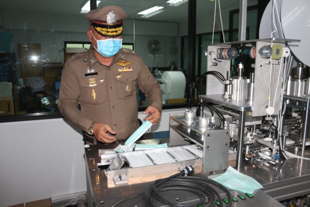 บุกจับโรงงานผลิตหน้ากากอนามัย ยึดของกลางกว่า 3 แสนชิ้น