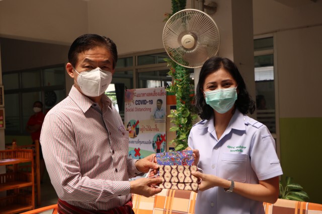 มอบวัสดุอุปกรณ์ป้องกันโควิด-19 ให้เครือข่ายการแพทย์ฉุกเฉิน