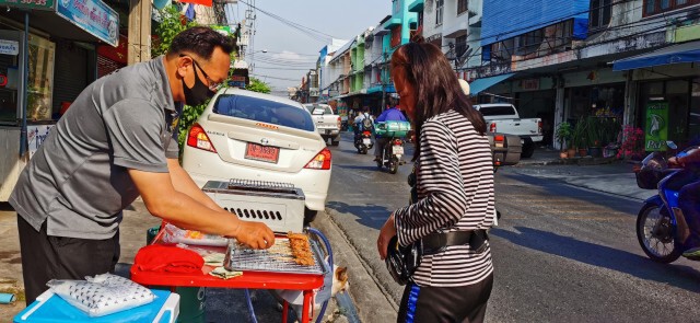 ข้าวเหนียว หมูปิ้ง และ เมืองกรุง เอฟซี...ฝันที่ไม่เคยหยุด