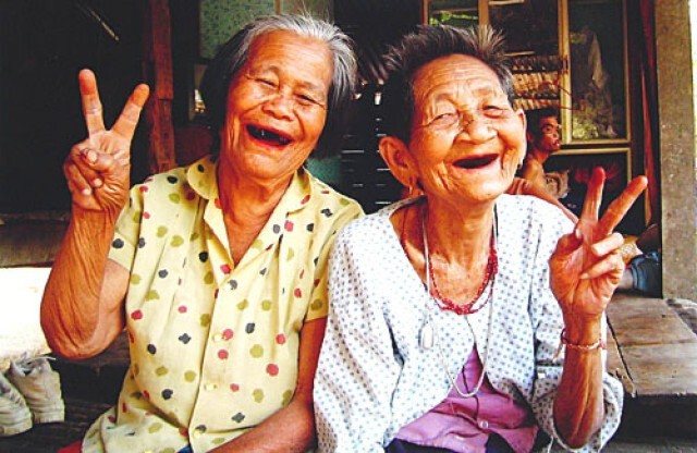 เสนอจ่าย 5 พันถ้วนหน้า - เพิ่มเบี้ยคนชราสู้โควิด