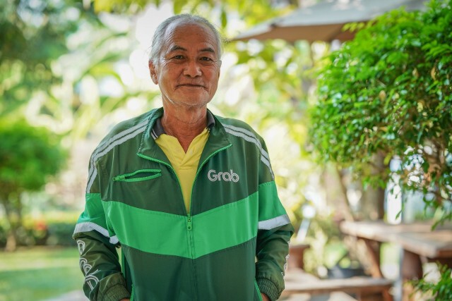 "ขอเพียงลุกขึ้นสู้ ก็ไม่มีคำว่าแพ้" ข้อคิดดีๆ ชายวัย 65 ขับแกร็บส่งอาหาร