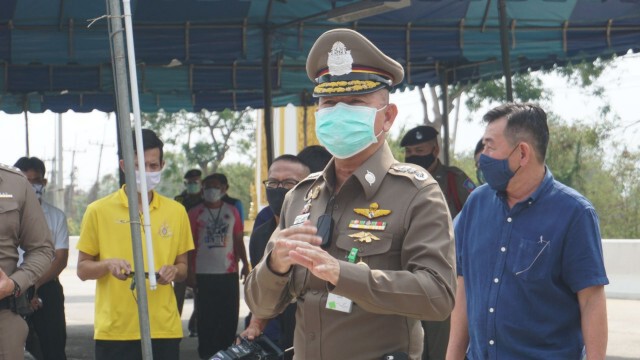 มอบหน้ากาก​อนามัย​ ถุงมือ​ยาง แอลกอฮอล์​ ให้กับข้าราชการ​ตำร​วจ