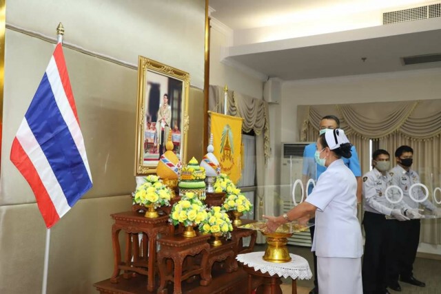 มูลนิธิราชประชานุเคราะห์ในพระบรมราชูปถัมภ์มอบกล่องใสครอบศีรษะ