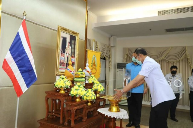 มูลนิธิราชประชานุเคราะห์ในพระบรมราชูปถัมภ์มอบกล่องใสครอบศีรษะ