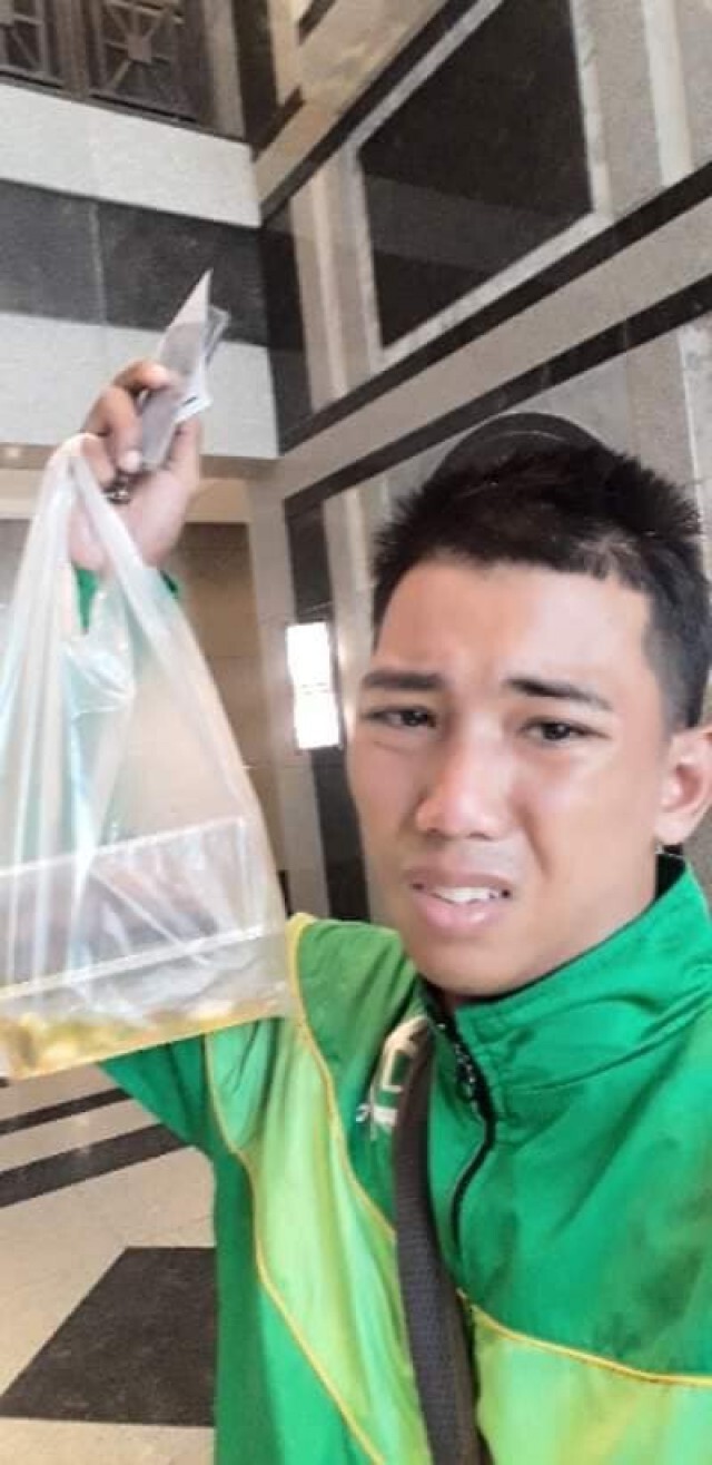 นักมวยอดีตแชมป์ PABA รุ่นซูเปอร์ไลท์เวต ไม่มีคิวชก วิ่งรถส่งอาหาร หารายได้มาจุนเจือยครอบครัว