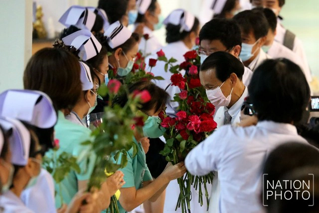 ศึกนี้เราต้องชนะ! หาดใหญ่ ส่ง "นักรบชุดขาว" กว่า 50 ชีวิต เสริมทัพสู้ "โควิด-19" ที่ภูเก็ต