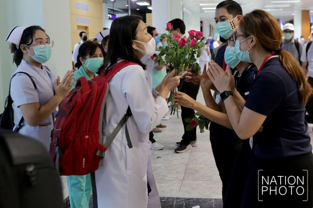 ศึกนี้เราต้องชนะ! หาดใหญ่ ส่ง "นักรบชุดขาว" กว่า 50 ชีวิต เสริมทัพสู้ "โควิด-19" ที่ภูเก็ต