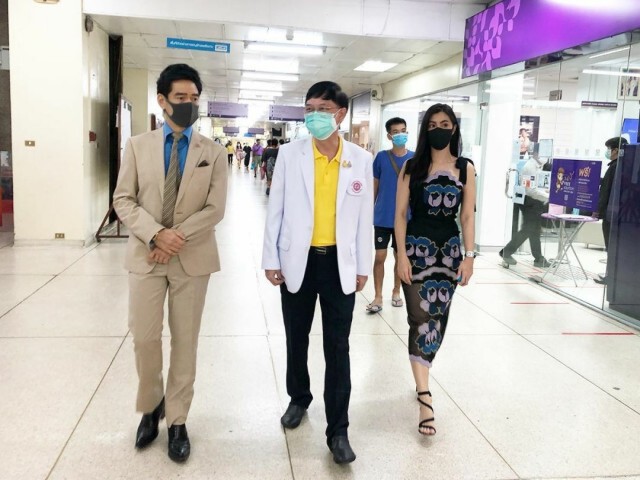 "พี่จิ๊บ-น้องจ๊ะจ๋า" ควงคู่มอบชุด PPE 100 ชุด พร้อมให้กำลังใจทีมแพทย์