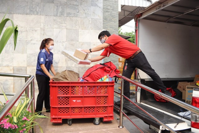 ไปรษณีย์พะเยา อาสารับพัสดุถึงบ้าน ป้องกันโควิด-19